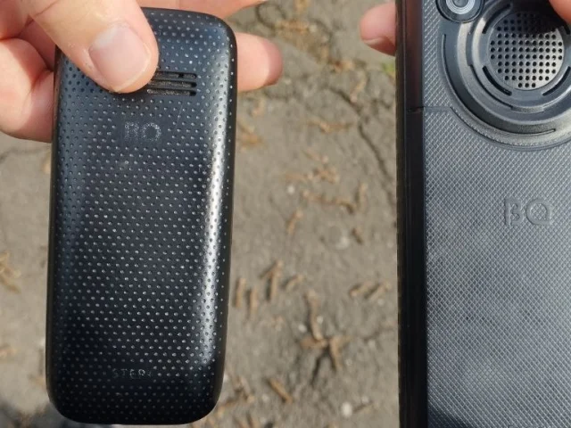 Фото: Продам 2 телефона. Состояние рабочее, зарядка: micro USB, два разъема для сим карт в обоих телефонах. Корпус целый, бата