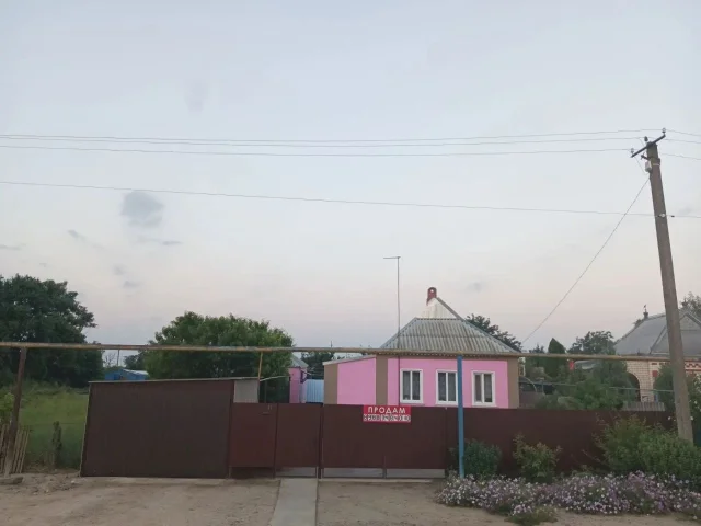 Фото: Краснодарский край, Славянский район продам жилой дом с земельным участком 16,8 соток (приват) в центре ст. Черноерковск