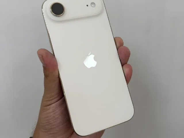 Фото: iPhone Air, 256 ГБ, eSIM