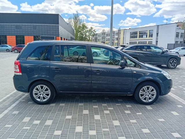 Фото: OPEL ZAFIRA 2011г. Объем двигателя 1.7. Мест 7. Расход трасса 4 л. , Город 5 л. Надёжный, семейный. В родном окрасе. 850