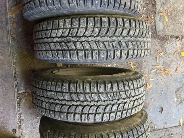 Фото: В продаже зимние шипованные шины KAMA 195/65 R15 на штампованных дисках. Состояние отличное. Цена: 18 000₽