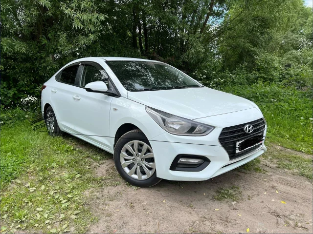 Фото: HYUNDAI SOLARIS ,2019 г.в.,пробег 93540 км. МКПП-6 ступенчатая,цвет Белый,сколов нет ,(перед был в пленке) в машине не к