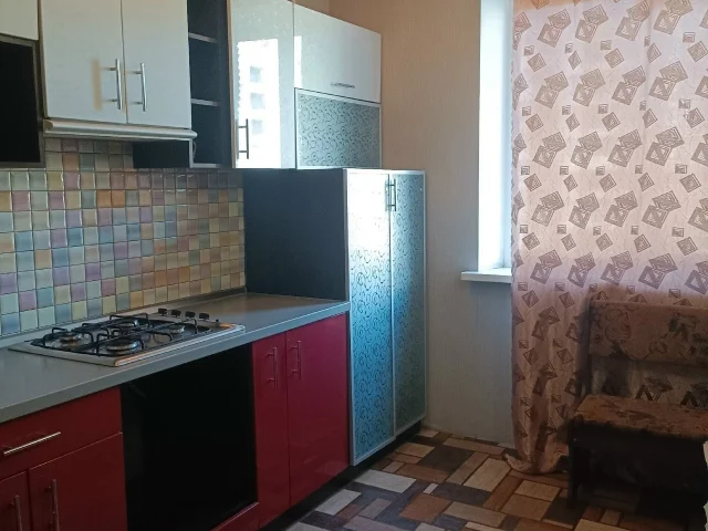 Фото: Горловка. Продам 3-х ком.кв-ру, ж/м "Строитель", ул. Москаленко 9, 5/9, лифт работает, общая площадь 70 кв. м. В квартир