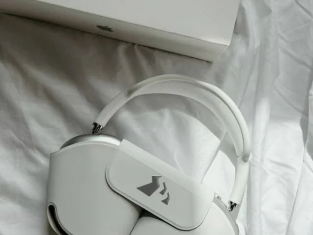 Фото: Беспроводные наушники в стиле Apple AirPods Max
