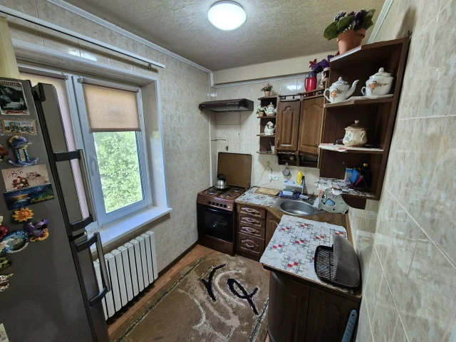 Фото: Продам 2х ком.кв-ру, ул.Болотникова 5, 2/5. Не угловая, комнаты раздельные. Окна пластик, санузел плитка, трубы пластик,