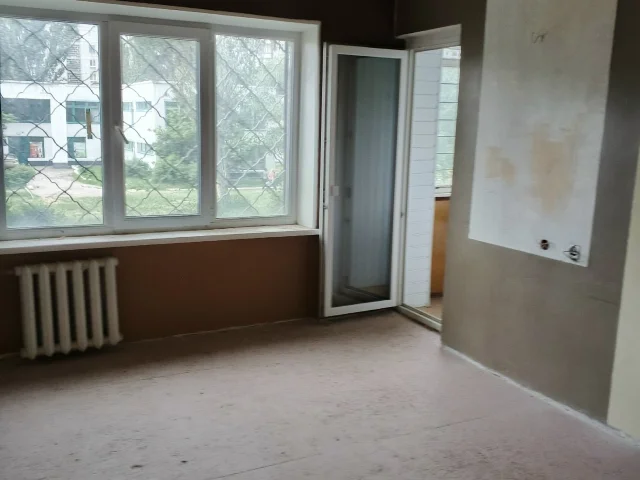 Фото: 🔥Снижение цены на 100.000 руб🔥Продам 1 ком. крупногабаритную квартиру , ул. Бессонова 27,1/9. Высокий цоколь, решетка на