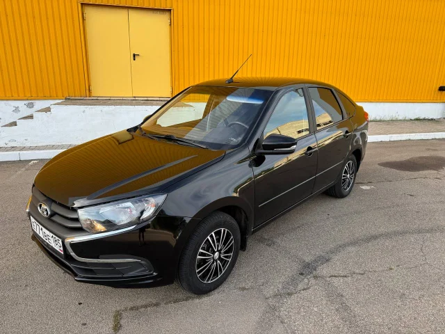 Фото: Продам LADA GRANTA 2023,1.6,8V,90 сил,механика,родной пробег 38 тысяч,комплектация с кондиционером,отличное состояние,це