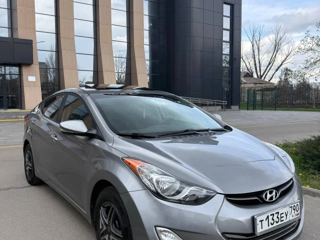 Фото: Hyundai Elantra 2011