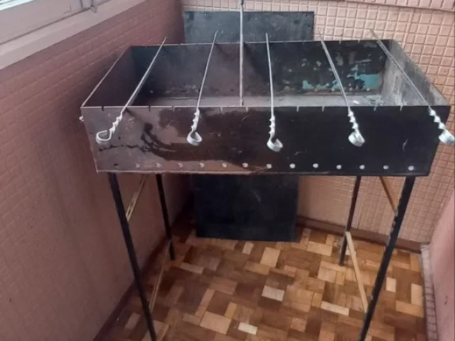 Фото: Продам мангал, размер 80×40, металл ,,тройка", с крышкой.Шампура, лопатка для золы
