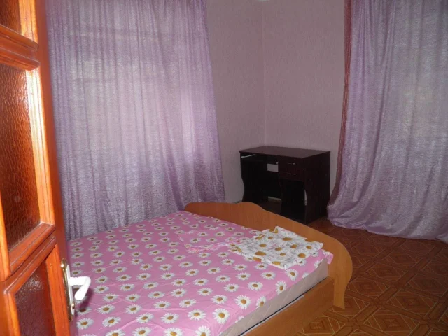 Фото: Продам 2х комнатную квартиру в центре Луганска, на квартале Алексеева.Квартира находится на первом этаже 5ти этажного ки