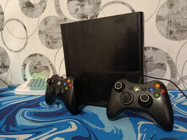 Фото: XBOX 360 E 250 ГБ ПРОШИВКА + 2 ГЕЙМПАДА + 20+ ИГР 🎮