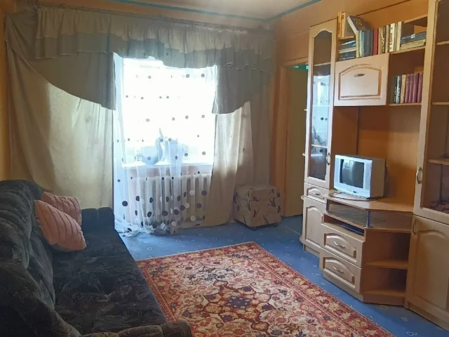Фото: Горловка!!! Продам 3 ком. кв-ру, пр. Победы 138, 5/5, угловая. Крыша не течёт. Квартира сухая, тёплая. Окна пластик. Бал