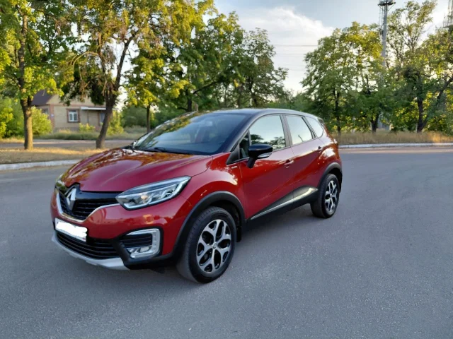 Фото: RENAULT KAPTUR  2019г.       Двигатель: 2.0 бензин. Пробег: 76 тыс.             Коробка: АВТОМАТ. ПОЛНЫЙ ПРИВОД(подключа