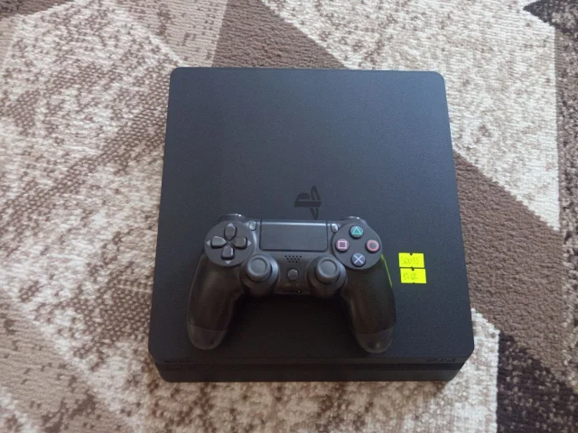 Фото: Продам игровую приставку playstation 4 slim 500 gb в отличном техническом и внешнем состоянии,не шумит не греется