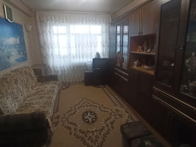 Фото: Срочно. Аренда долгосрочно. г Харцызск 3х комнатная квартира, 4 этажМик. Юбилейный. Квартира не угловая, очень тёплая. В