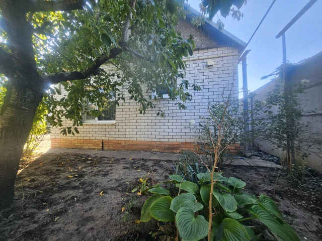 Фото: 🏠Продам в г.Мелитополь, микрорайон, ул. Советская, благоустроенный жилой дом 63 м2-общей площадью. В доме просторный зал