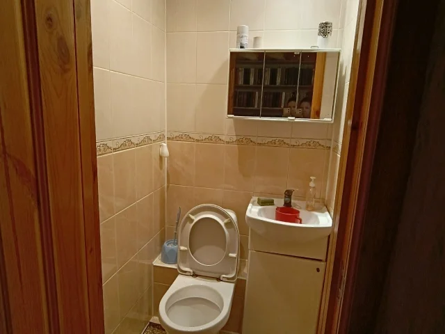 Фото: Горловка. Продам 3-х ком. квартиру, ж/м "Строитель", ул. Жукова 14, 3/9, лифт работает, общая площадь 67,49 кв м. Комнат