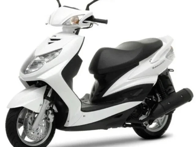 Фото: Продам Yamaha Cygnus 125к в отличном состоянии весь в оригинале , все время в одних бережных и щепетильных руках )