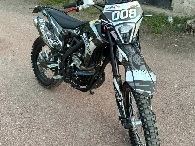 Фото: Продам мотоцикл Besuda 300cc на водяном охлаждении.Обкатка проходилась бережно,масло менялось вовремя. Пробег:2100.Наход