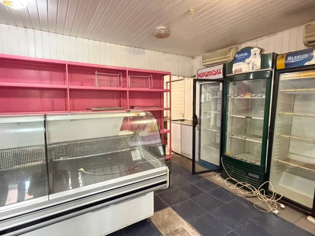 Фото: Сдается в аренду магазин (МАФ) в Ворошиловском районе (ул. Маяковского, «Диск»), общей площадью 52 кв.м. Вода, центральн