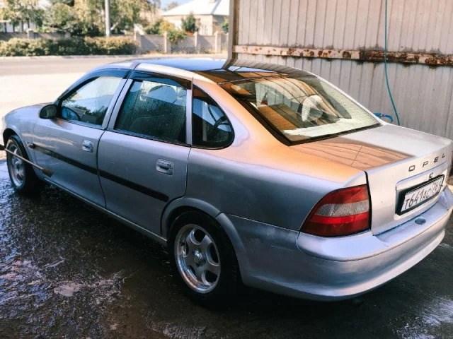 Фото: Opel Vectra 1.8 AT, 1996, 200 000 км.Коробка Автомат