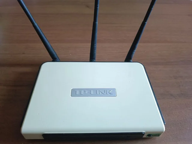Фото: Продам роутер ( маршрутизатор) TP-LINK  TL-WR940N в отличном состоянии. Цена 600 руб. На Восточном