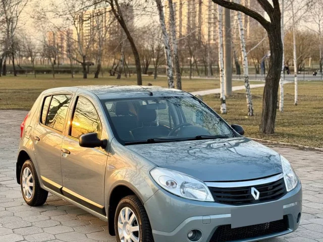 Фото: Продаю Renault Sandero 2010 с одним владельцем, птс оригинал. Двигатель 1.4 8v, пробег 171.103 км