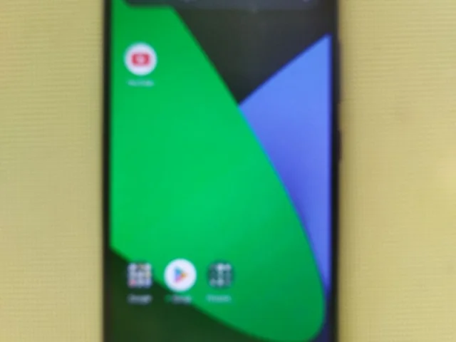 Фото: Realme C11/ дисплей 6.5/4 гб-64 Гб/ проц tiger 8 ядер.Быстр в интернете/ NFC/ стойкий аккумулятор на 5000 мАч/3500 р . П