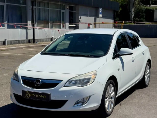 Фото: Opel Astra