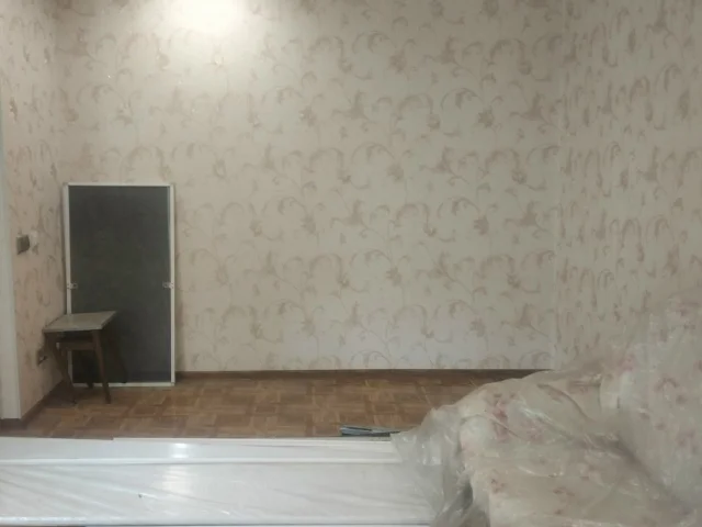Фото: Горловка !!! Продам 1 ком.кв-ру, район Собора ул. Гагарина 65 ,1/5. Квартира-студия, угловая, но очень тёплая , высокий 