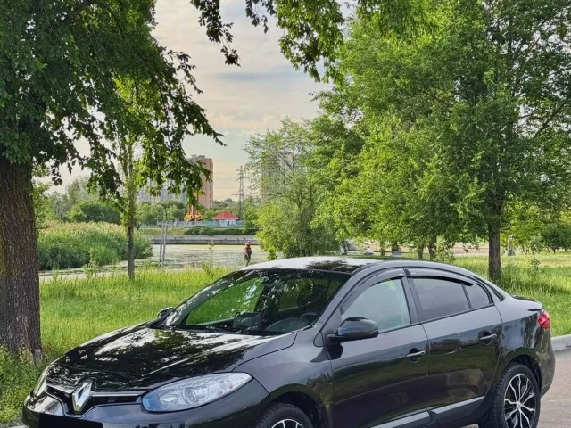 Фото: Продам Renault Fluence рестайлинг 2014 года, 1.6 на механике, есть ГАЗ. Смотрится в жизни в разы лучше, чем на фото. Над