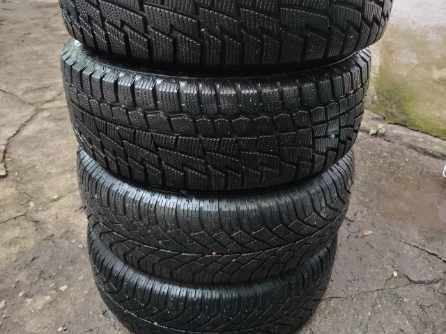 Фото: Продам диски с зимней резиной! 195/55 r15 4/100. Две покрышки на докат или под замену, две новые Cordiant 2025г. Цена 10