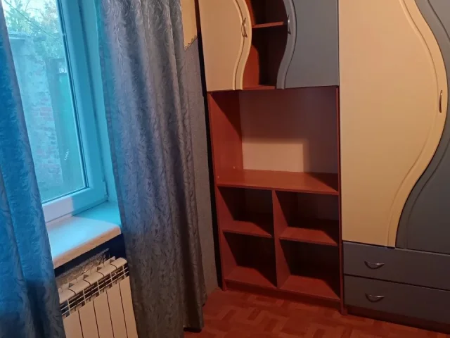 Фото: Сдам в Калининском районе дом я собственник вода и все удобства двор под навесом , сдам на долгий срок можно и посуточно