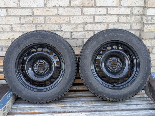 Фото: Продам 2 шины нокиан хаккапелита 10р 205/65 r16, в использовании с февраля 26го, поездил буквально полтора-два месяца. В