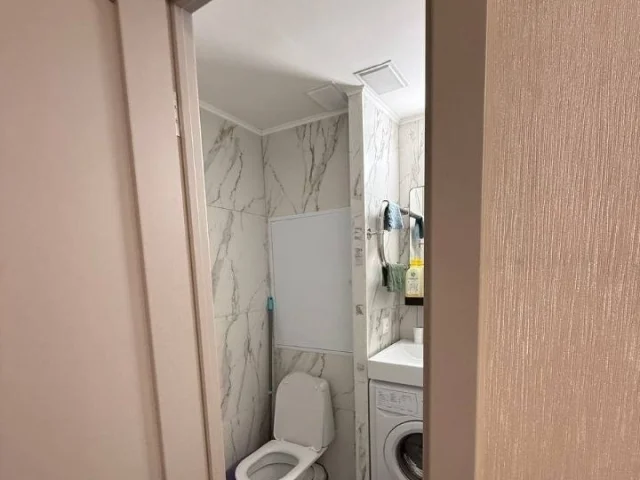 Фото: Двухкомнатная квартира 47м² в Кальмиусском районе Мариуполя, ДК Металлургов, проспект Металлургов, 156