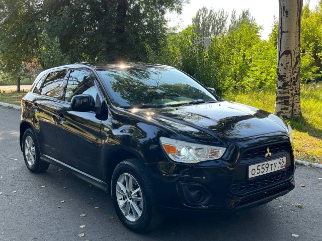 Фото: Mitsubishi ASX 1.8 автомат 2013 год