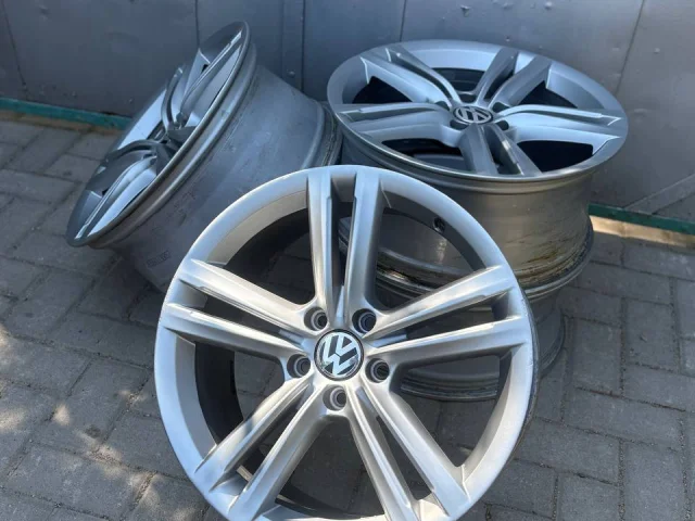 Фото: Продам комплект оригинальных дисков VW Passat b7 USA