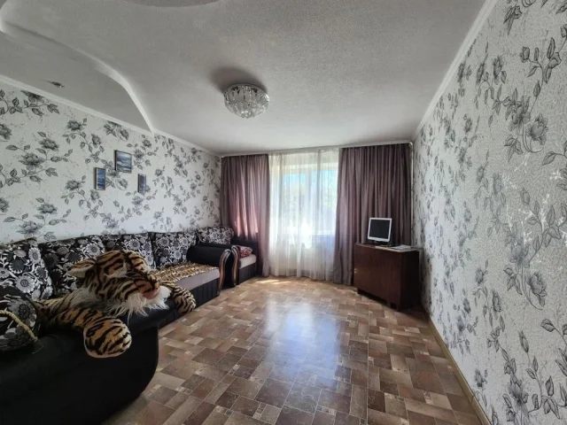 Фото: Новый объект ! Горловка!🔥Продам 2-х ком. кв-ру, ул. Рудакова д. 76, 2/9. Не угловая, тамбур, окна пластик, французский б