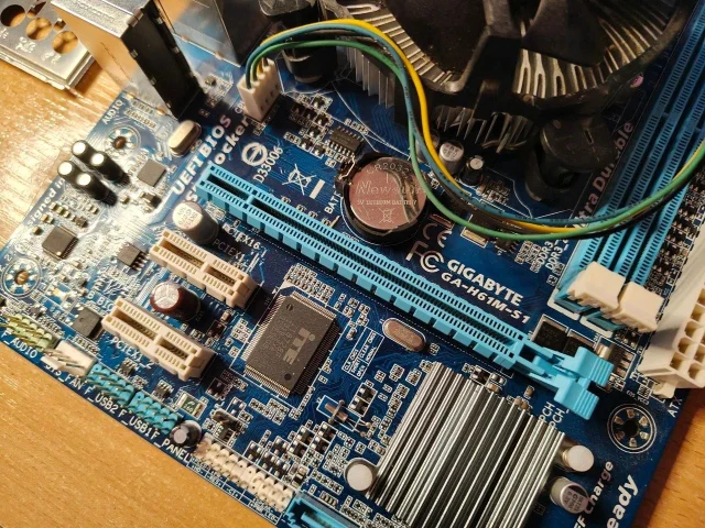 Фото: ✅ GigaByte GA-H61M-S1 LGA1155 Intel H61+ Intel Core i3 3470