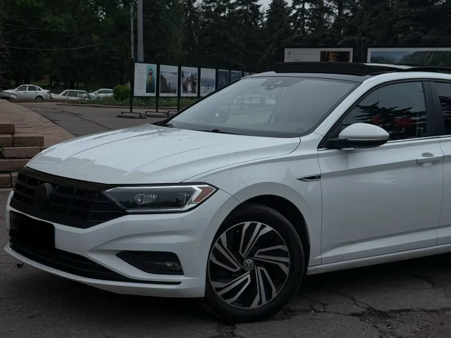 Фото: Volkswagen Jetta SEL Premium