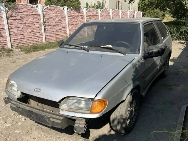 Фото: Продам Ваз 2113. 2007 год 80.000₽ что-то с двигателем,по технике 5+,все вопросы по телефону цена -подарок (нет времени з