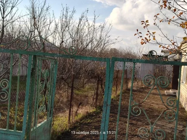 Фото: Продажа дома на Новом Мелитополе, газ,вода,сан узел в доме, общая площадь застройки 97 кв.м. большая комната с аркой,две