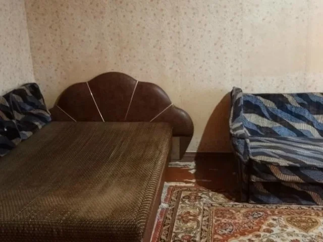 Фото: Продам 1-но комнатную квартиру, ЦГР, ул.Кирова 6, 5/5, не угловая, балкон и окна-пластик, отопление -пластик, батареи чу