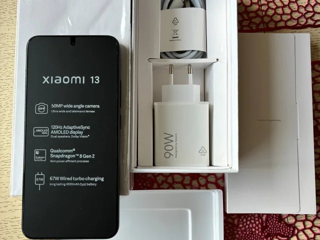 Фото: Xiaomi 13(12/256) Новый глобал версия. Цена 27 тыс.Донецк. Без обмена.,