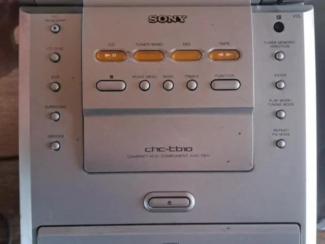 Фото: Продам ретро- музыкальный центр Sony HCD-TB10. рабочий . звук отличный мощный. единственный нюанс на одной колонке утеря