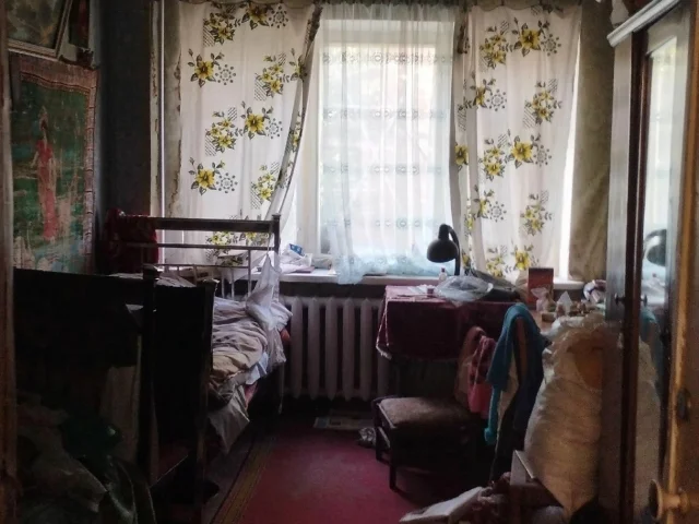 Фото: Горловка!!! Продаётся 3-х ком.кв-ра, ул. Нестерова 103, 3/5.Квартира угловая,под ремонт,стены утеплены,новая входная две