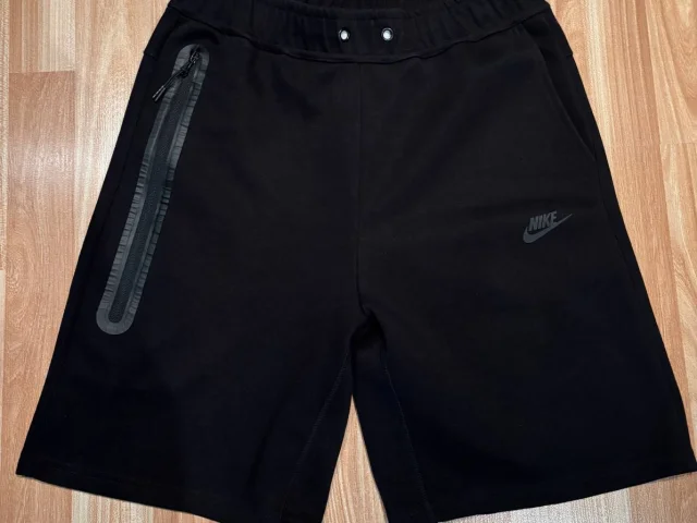 Фото: Шорты Nike tech. Новые. Размер М
