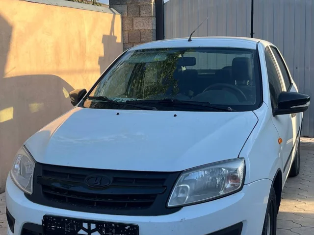 Фото: Lada granra 2013 седан, 212 тысяч км родного и не крученного пробега. Механика, 1.6л 87л.с. 1 владелец с момента покупки