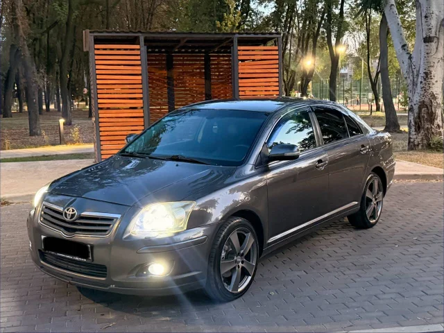 Фото: Продам TOYOTA AVENSIS 2006 год 2.0 автомат мотор без вложений сел и поехал . Ходовка не стучит не гремит все в полном по