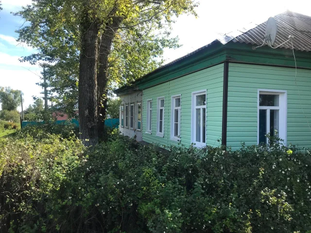 Фото: Доброго времени суток!! Срочно продается пол дома в спокойном в военном плане месте , тихо , мирно, спокойно в Липецкой 